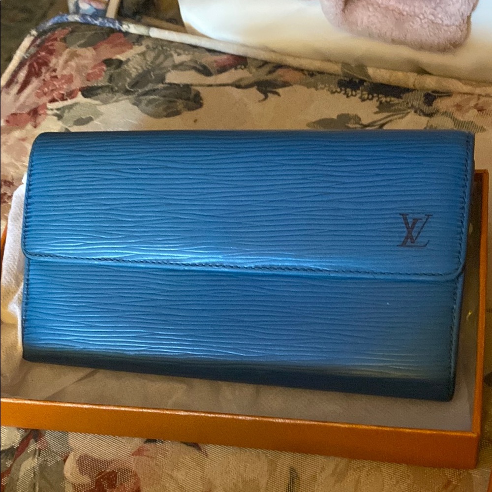 Louis Vuitton Blue Leather Epi Sarah Clutch Excellent with Box